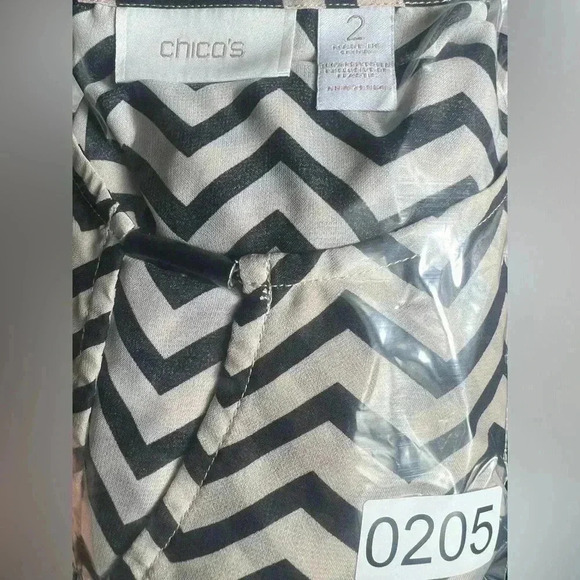 Chico’s Womens Blouse Beige/Black Scoop Neck Semi Sheer Top Size 2 - Picture 7 of 7